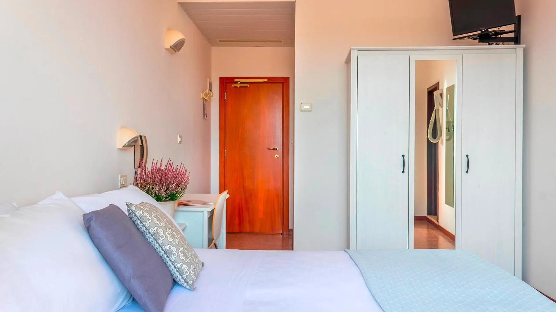 **  Mon Hotel Misano Adriatico Italy